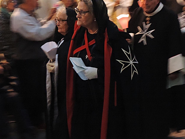 dames procession.jpg
