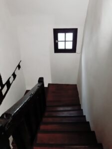 Je descends l’escalier du temps – Poème de l’hiver 2020