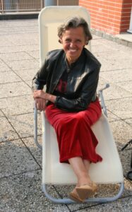 Sara, la poétesse du papier déchiré