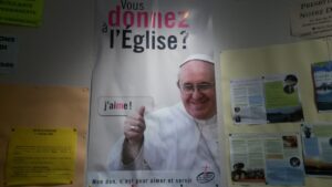Un monde parfait : le pape cool accepte volontiers ta thune, mec