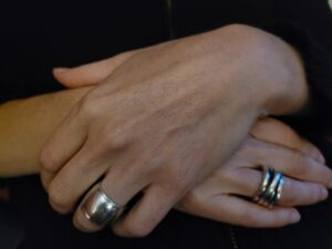 Les mains de L