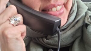 57V-téléphone