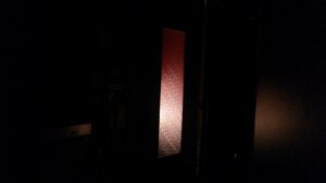La nuit, une porte