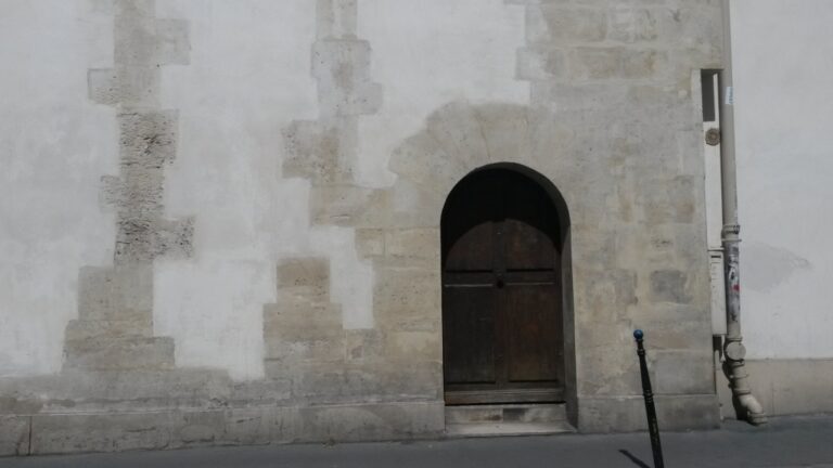 La porte brune