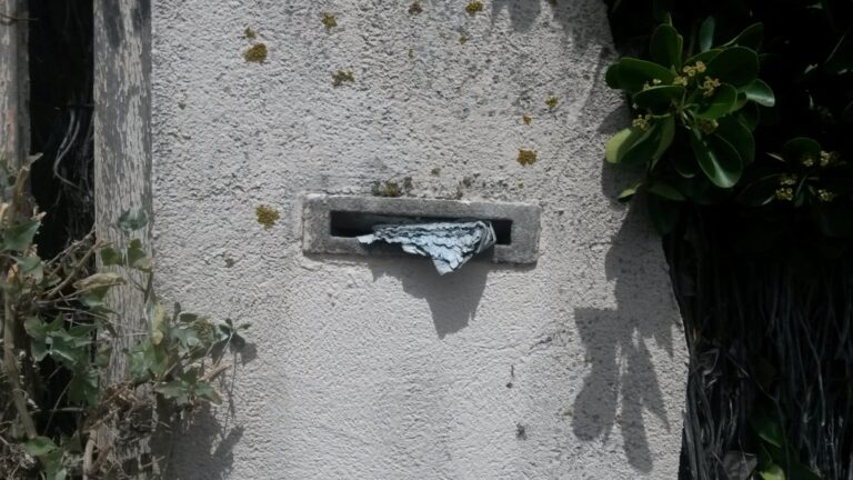 La boite aux lettres abandonnée