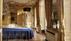 Les miroirs profonds, les riches plafonds