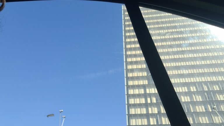 Le ciel, le verre
