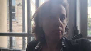 Autoportrait aux barreaux
