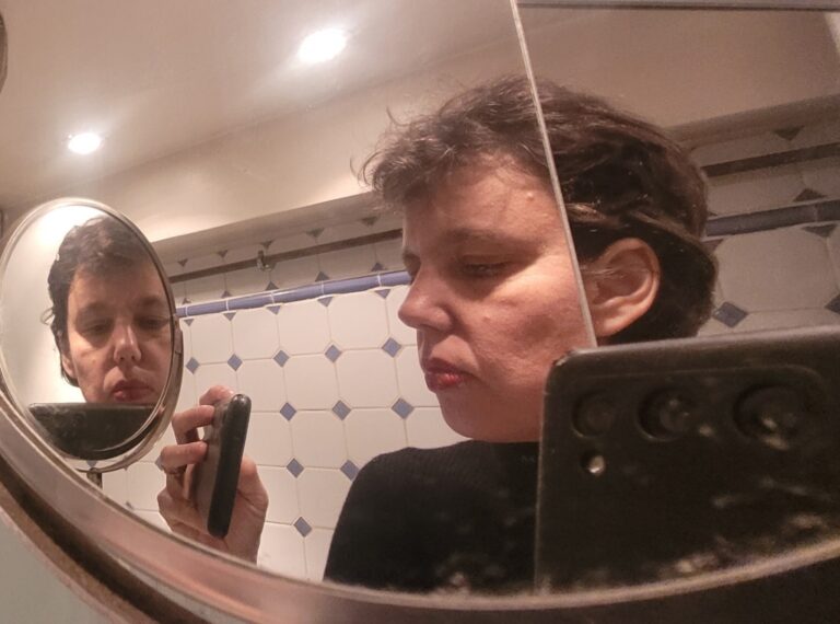 Autoportraits d’un téléphone centré sur lui-même