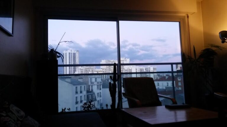 Par delà les nuages