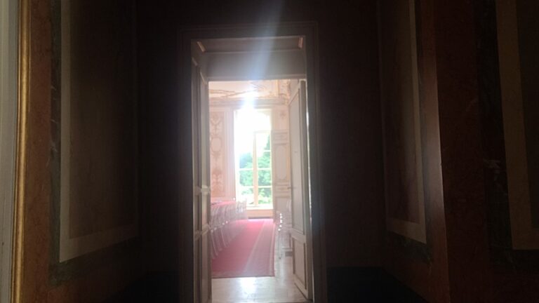La lumière d&rsquo;un hôtel hanté