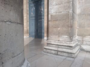 Le parvis de Lorette