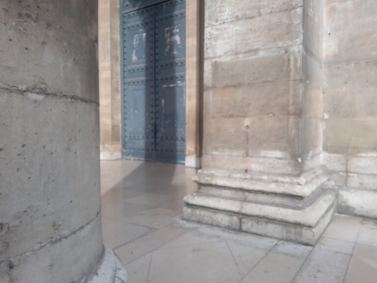 Le parvis de Lorette