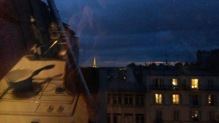 La casserole et la tour Eiffel