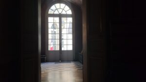 Le vestibule à la vesprée