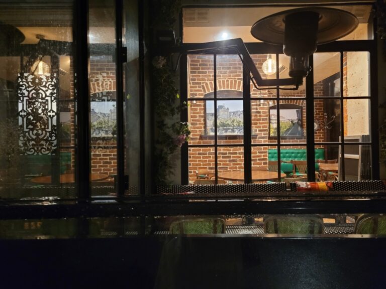Nuit matinale, ouverture des cafés