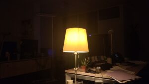 Le soir tombe rue de Varenne