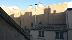 Paris la jeunesse ne meurt jamais sur les murs