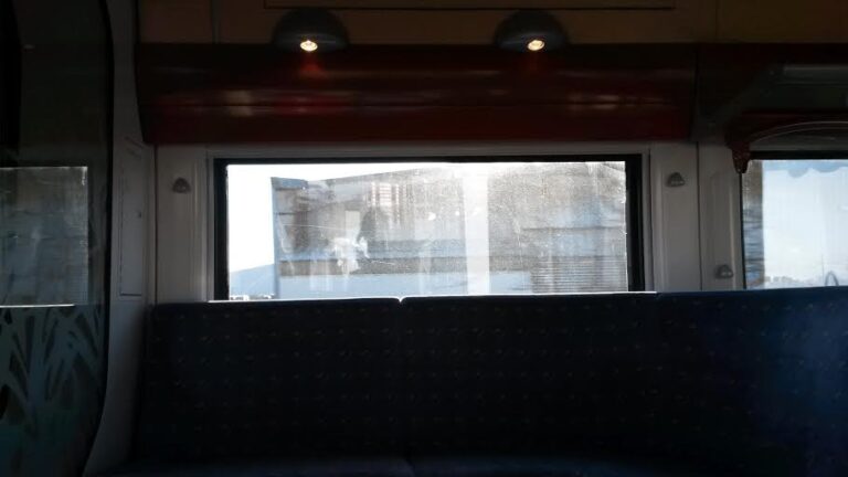 Le train à l&rsquo;arrêt