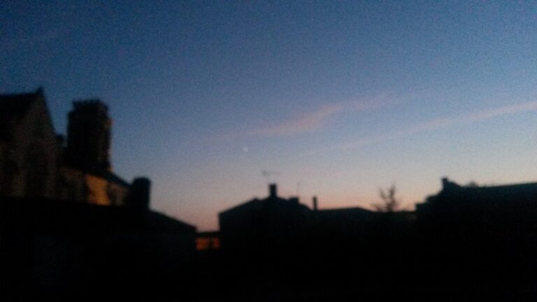 Silhouettes dans le bleu