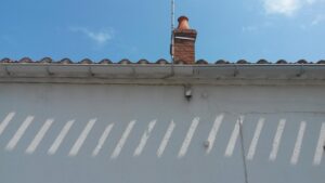 L’ombre des tuiles