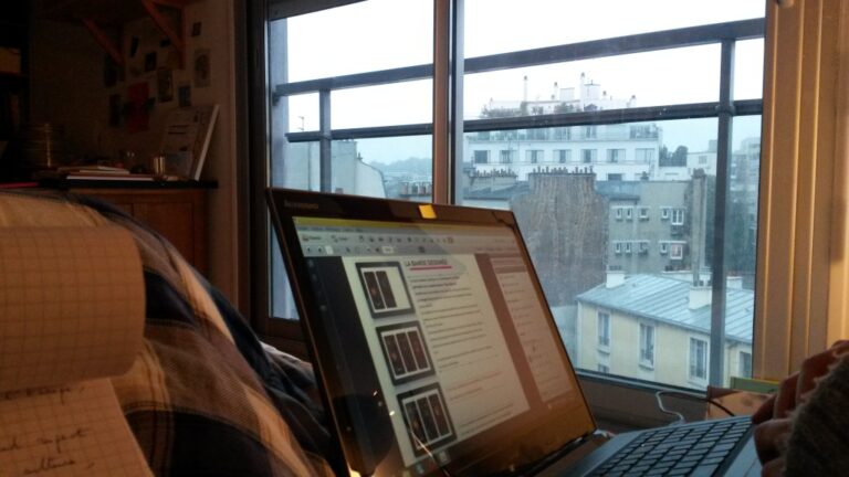 Travail, lit, fenêtre