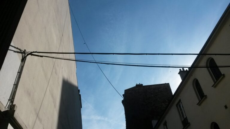 Fils dans le bleu