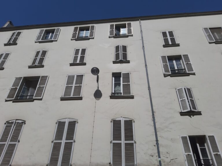 Mur crevé de chaleur