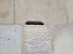 Paris troué