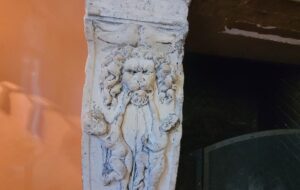 La cheminée du rectorat, Reims (détail)