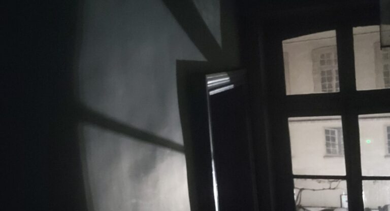 L&rsquo;escalier night