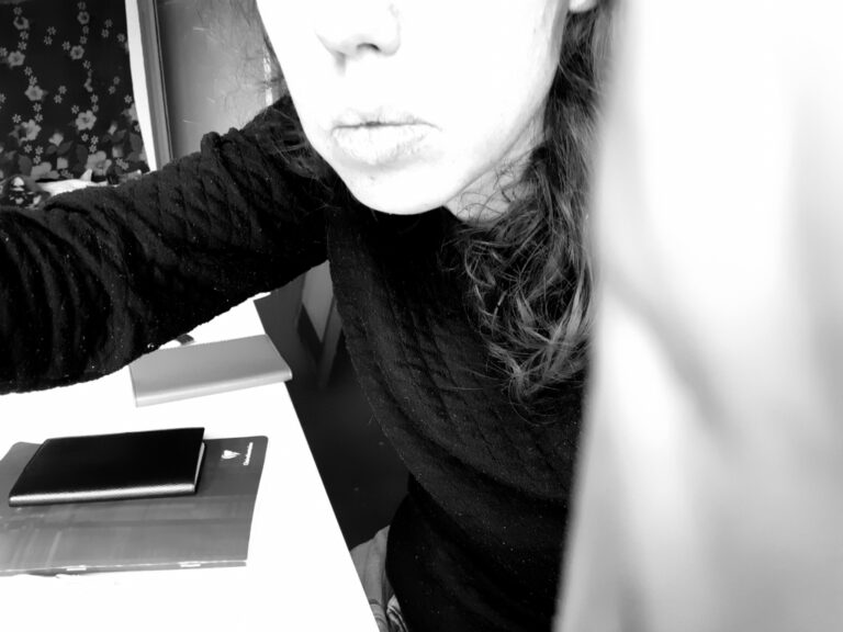 La bouche non bée