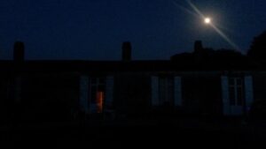 Une maison vendéenne, la nuit