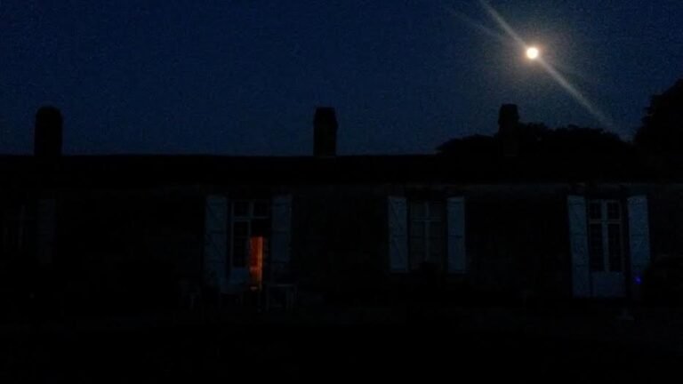 Une maison vendéenne, la nuit