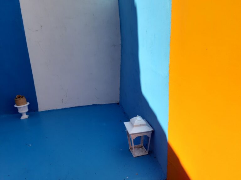 Comme un interdit de couleurs secrètes