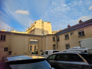 La cour des voitures