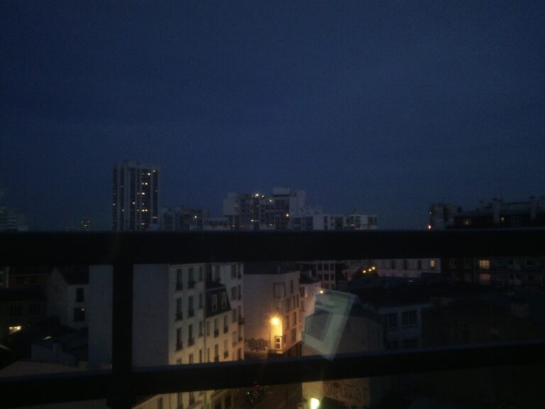 Tourner la tête, la nuit