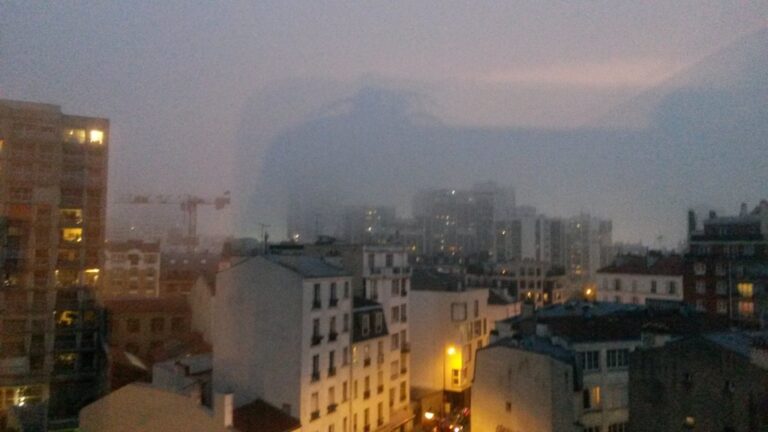 L’enveloppe de brume