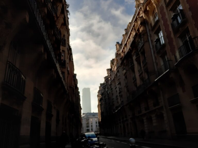 La tour, prends garde