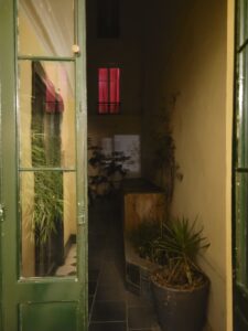 Assas dans le calme de la nuit aoûtienne