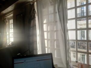 La fenêtre en aube blanche