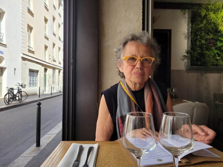 Déjeuner entre deux rues